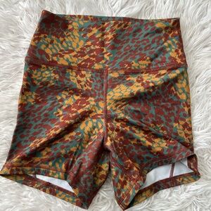 FLEO desert leopard high rise contour shorts, size small